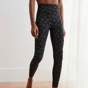 NWT Aerie Chill Play Move Star Leggings-Size SMALL